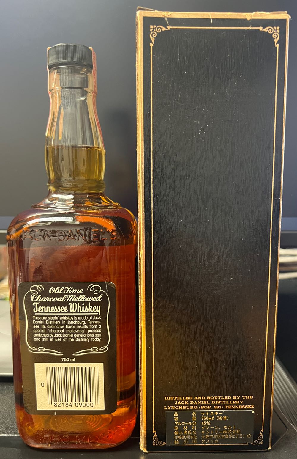 Black Label 1983 Japan With Box - Jack Daniel’s Distillery, Lynchburg, TN (750 mL) alcohol collectible [Barcode 082184090008] - Main Image 3