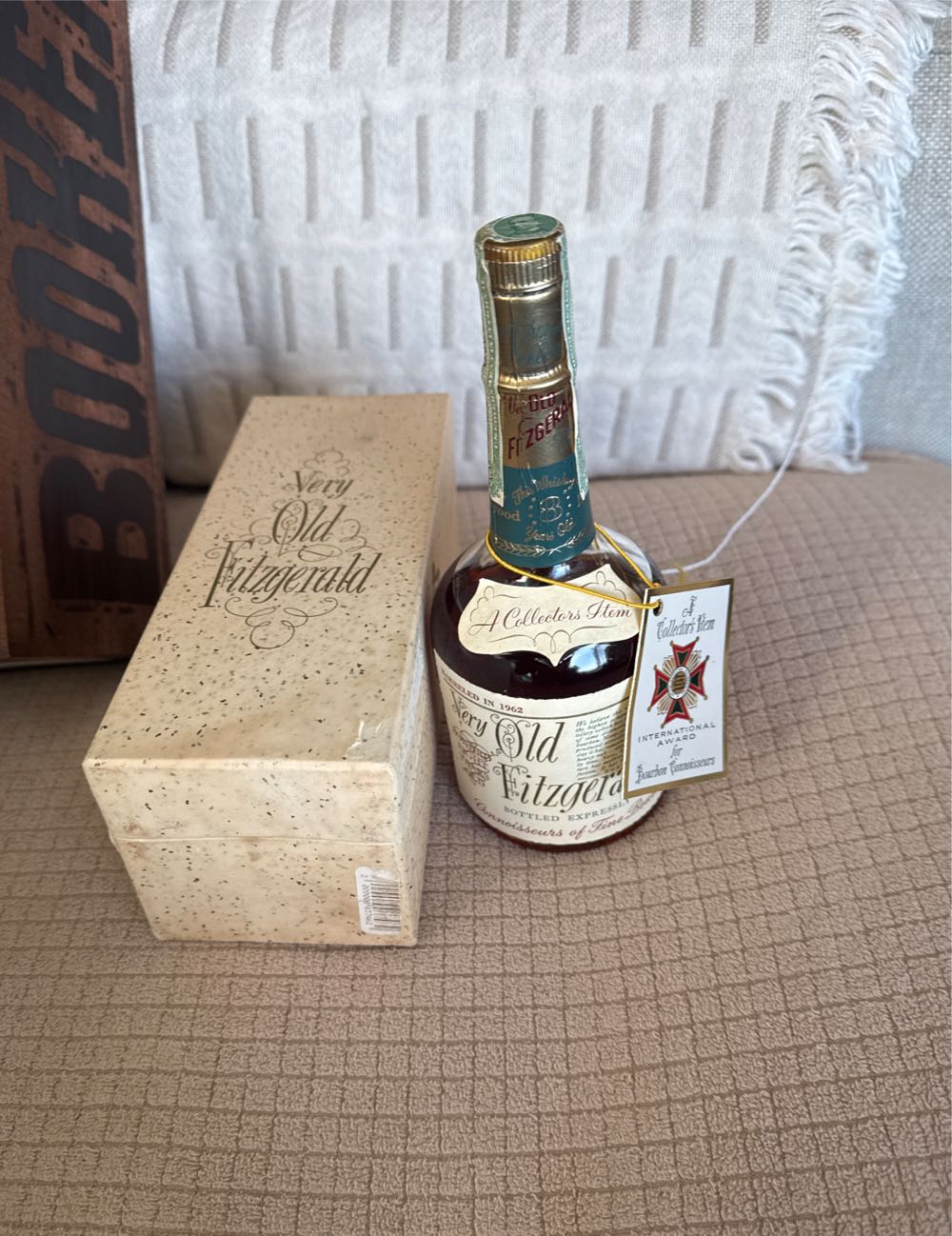 Very Old Fitzgerald (Half Pint) 1970 UK Export ❤️ - Stitzel-Weller Distillery (8 FL OZ) alcohol collectible - Main Image 4