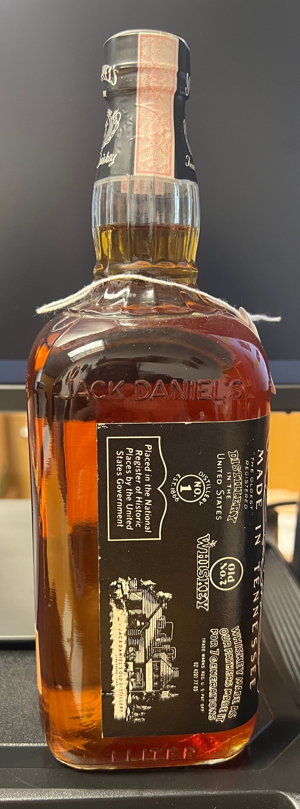Black Label 1988 1l Asia - Jack Daniel’s Distillery, Lynchburg, TN (1 L) alcohol collectible - Main Image 2
