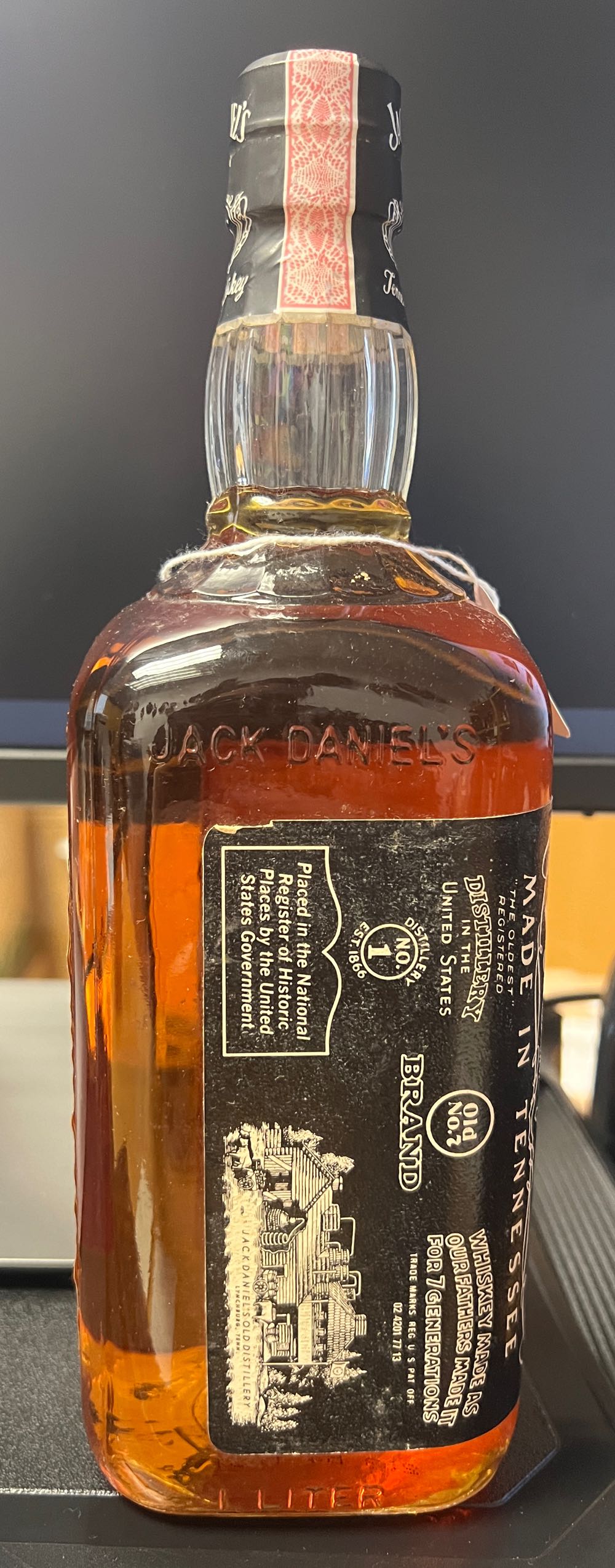 Black Label 1993 1l - Jack Daniel’s Distillery, Lynchburg, TN (1 L) alcohol collectible - Main Image 2