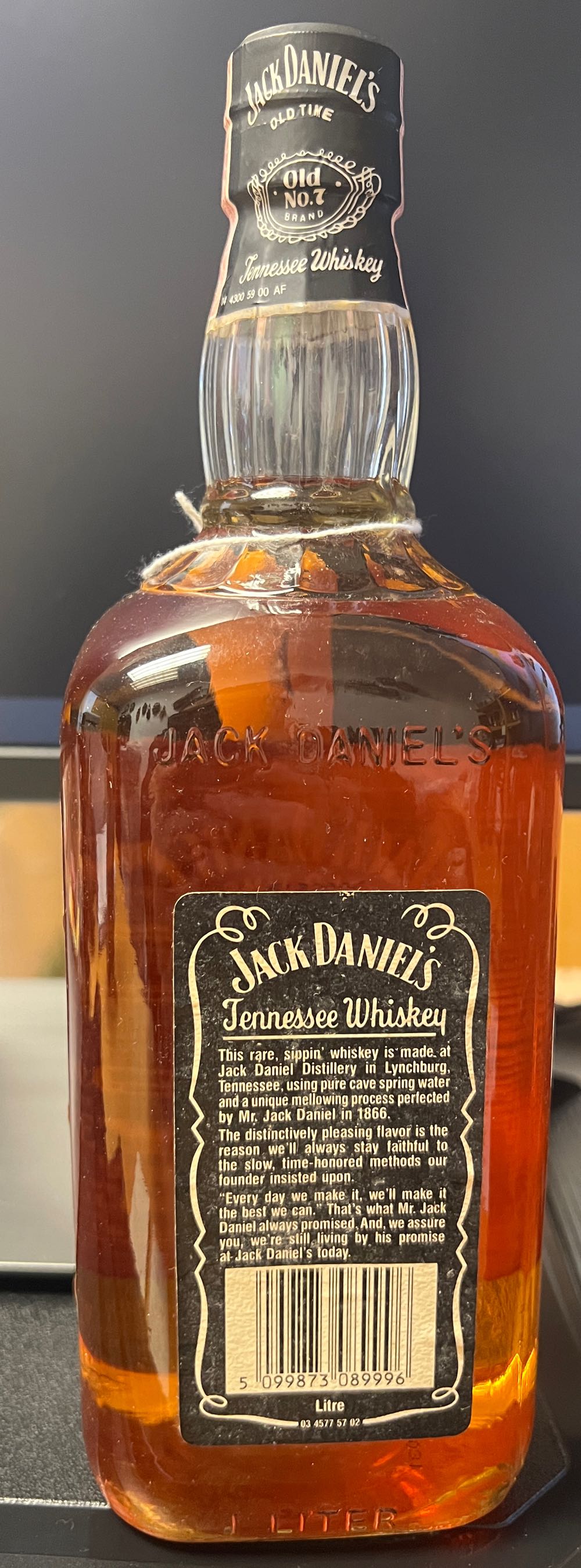 Black Label 1993 1l - Jack Daniel’s Distillery, Lynchburg, TN (1 L) alcohol collectible - Main Image 3