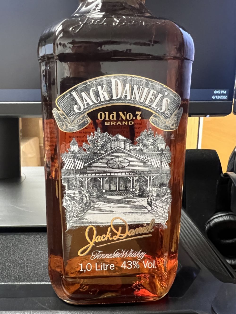 Scenes From Lynchburg #7_1L - Jack Daniel’s Distillery, Lynchburg, TN (1 L) alcohol collectible [Barcode 5099873390443] - Main Image 3