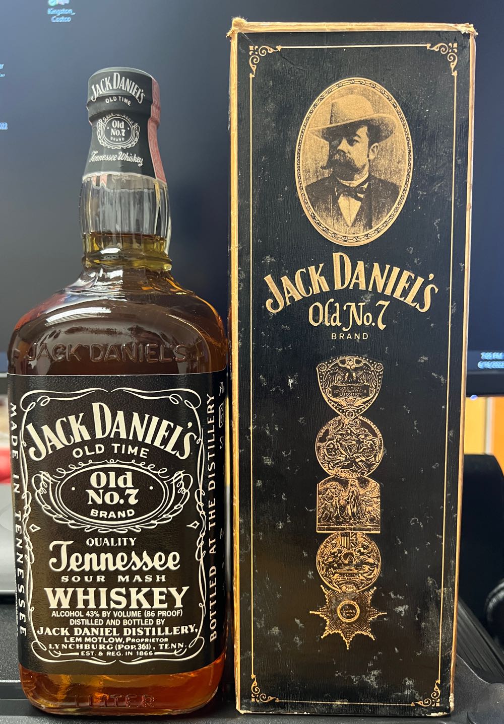Black Label 1988 1 L Box - Jack Daniel’s Distillery, Lynchburg, TN (1 L) alcohol collectible - Main Image 1