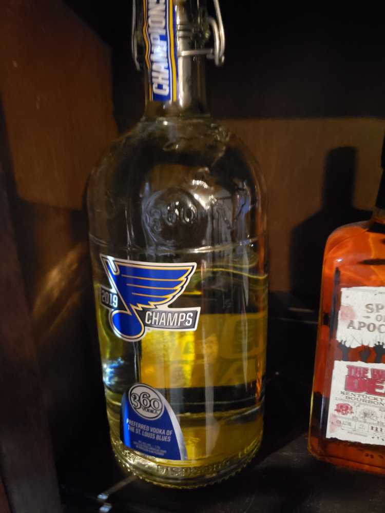 360 Vodka - Earth Friendly Distilling Company (50 mL) alcohol collectible [Barcode 085592133718] - Main Image 2