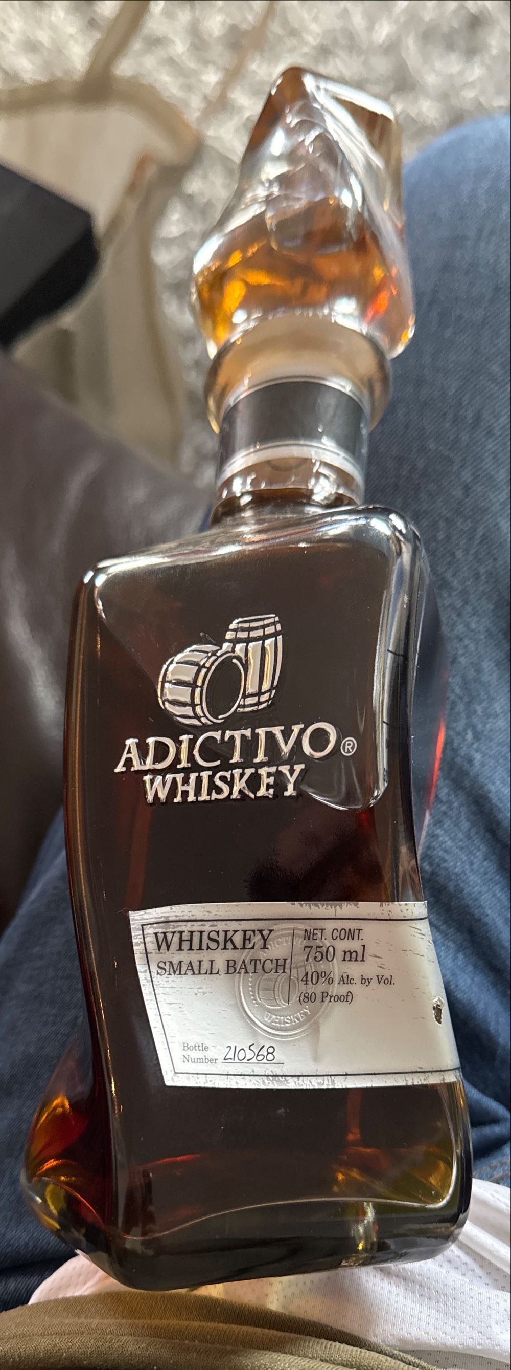 Adictivo Small Batch Whiskey 750ml - Vitro Tequileria S.A. De C.V. (750 mL) alcohol collectible [Barcode 7503029246105] - Main Image 2