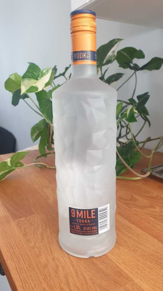 9 Mile Vodka 1000ml 37.5 Germany - 9 Mile vodka (1000 mL) alcohol collectible [Barcode 4025127090952] - Main Image 2