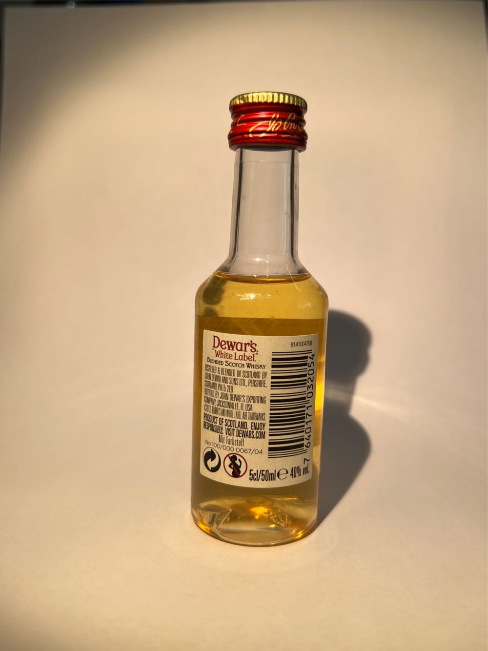 Whisky Dewars White Label - John Dewar & Sons Distillery (50 mL) alcohol collectible [Barcode 7640171032054] - Main Image 3