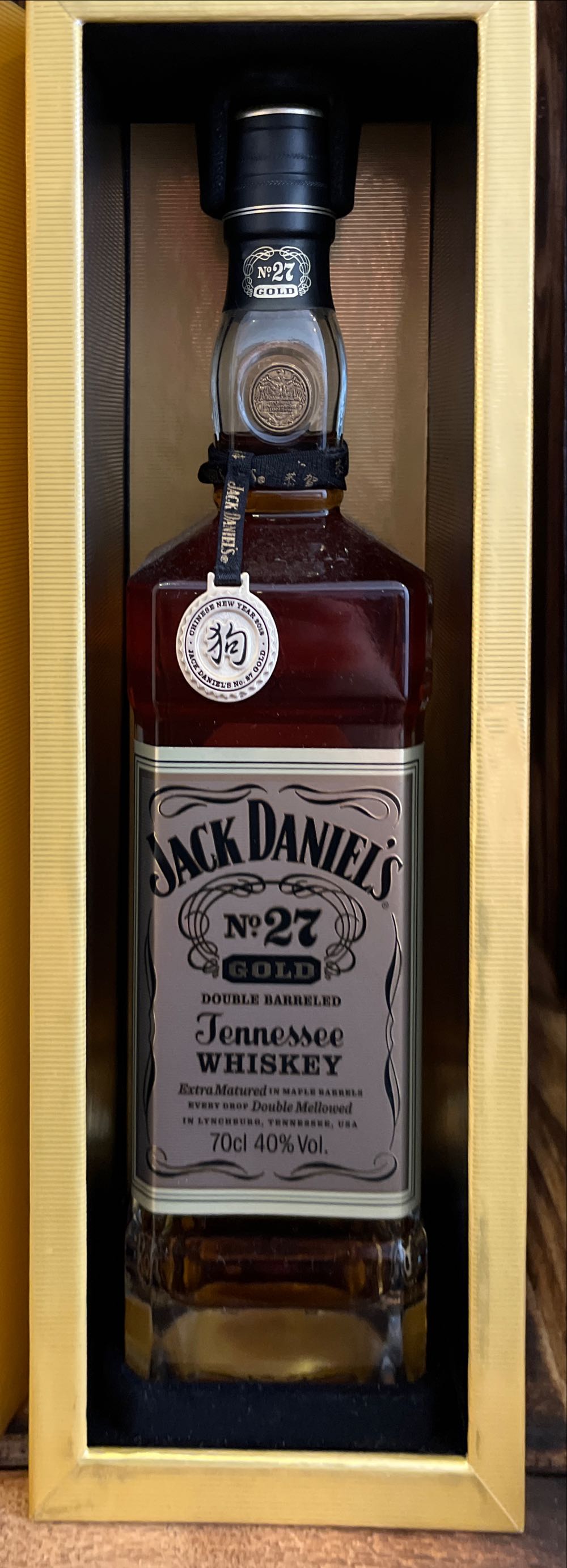 Gold No.27 - Year Of The Dog - Jack Daniel‘s Distillery (700 mL) alcohol collectible [Barcode 5099873003701] - Main Image 2