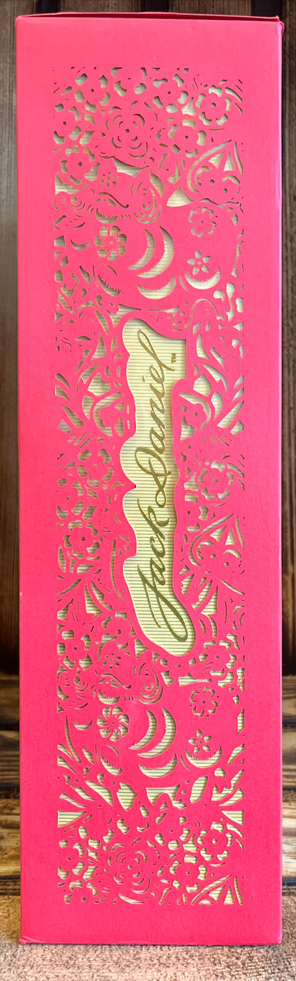 No. 27 Gold Chinese Year Of The Pig - Jack Daniel’s (700 mL) alcohol collectible [Barcode 5099873003701] - Main Image 3