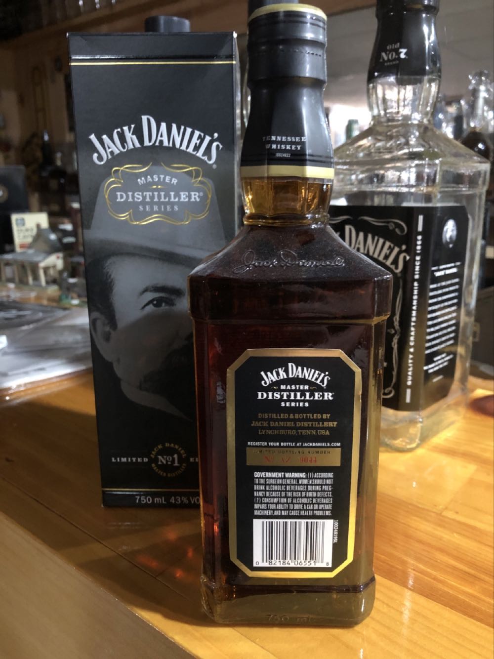 LIQUOR : Master Distiller No 1  (750 mL) alcohol collectible - Main Image 2