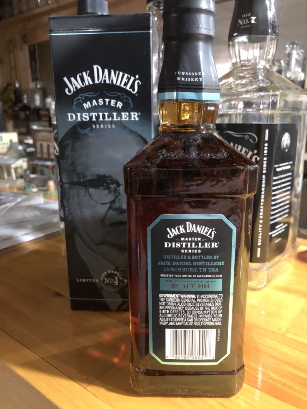 LIQUOR : Master Distiller No 4  (750 mL) alcohol collectible - Main Image 2