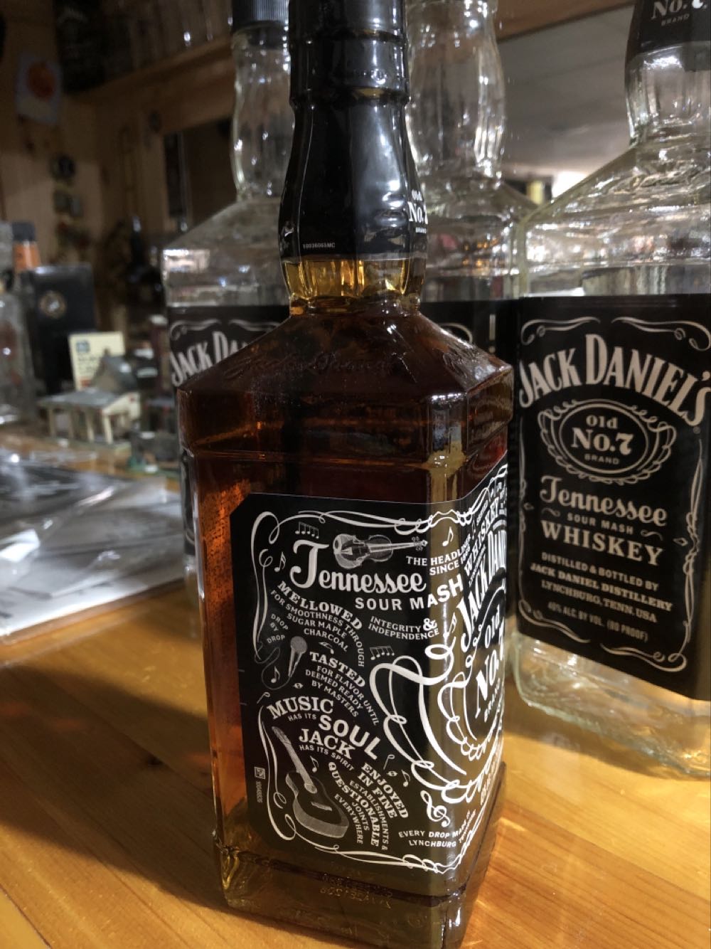 LIQUOR : Legacy #4?  (750 mL) alcohol collectible - Main Image 2