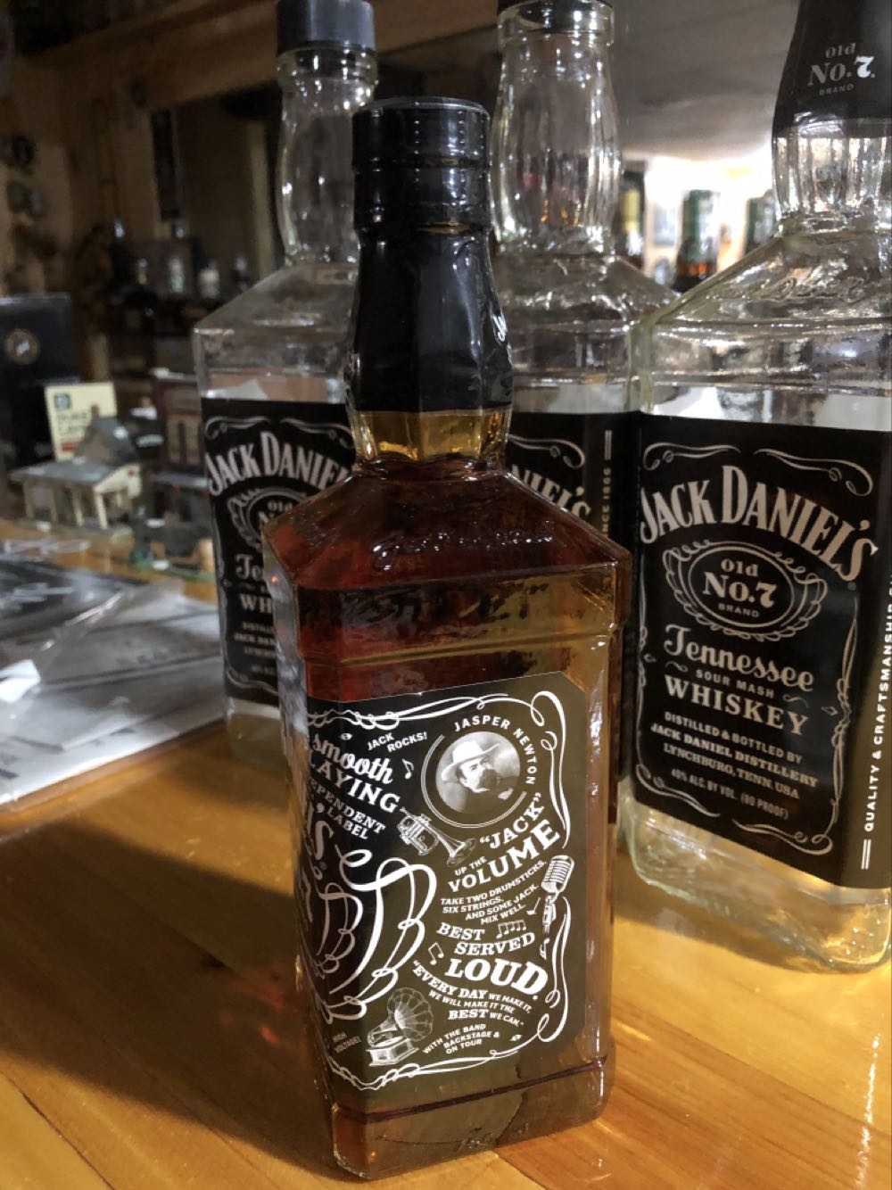 LIQUOR : Legacy #4?  (750 mL) alcohol collectible - Main Image 3