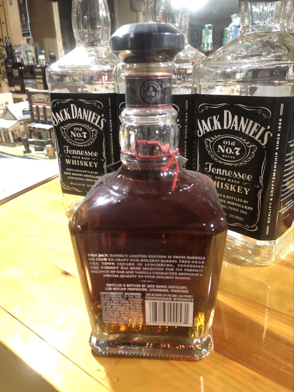 LIQUOR : Single Barrel Holiday 2011  (750 mL) alcohol collectible - Main Image 2