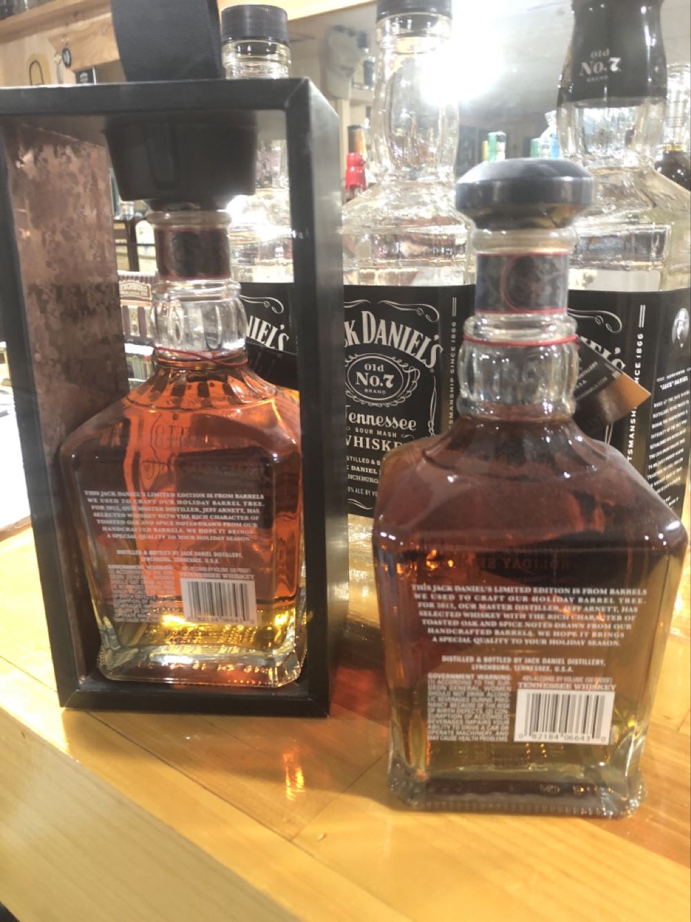 LIQUOR : Single Barrel Holiday 2013  (750 mL) alcohol collectible - Main Image 3