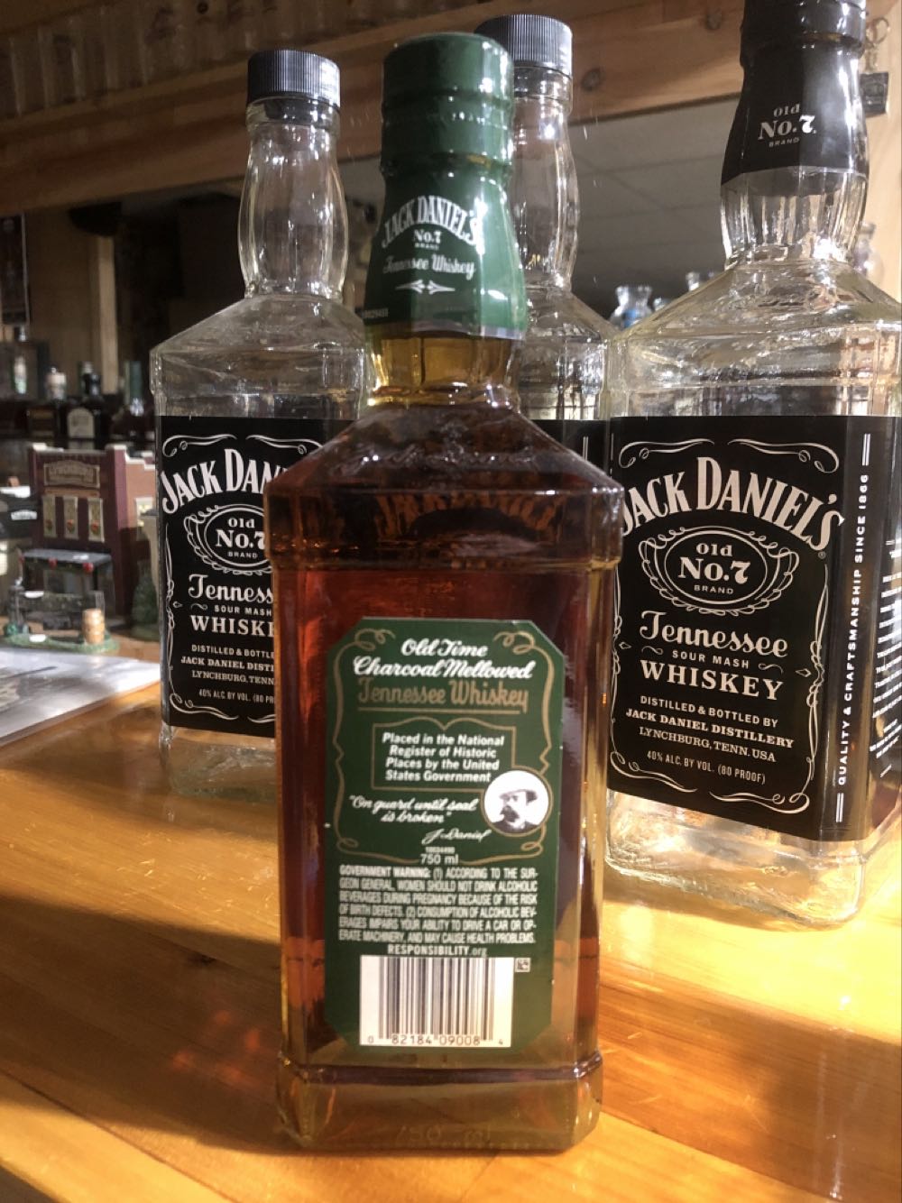 LIQUOR : Green Label (b) 750  (750 mL) alcohol collectible - Main Image 2