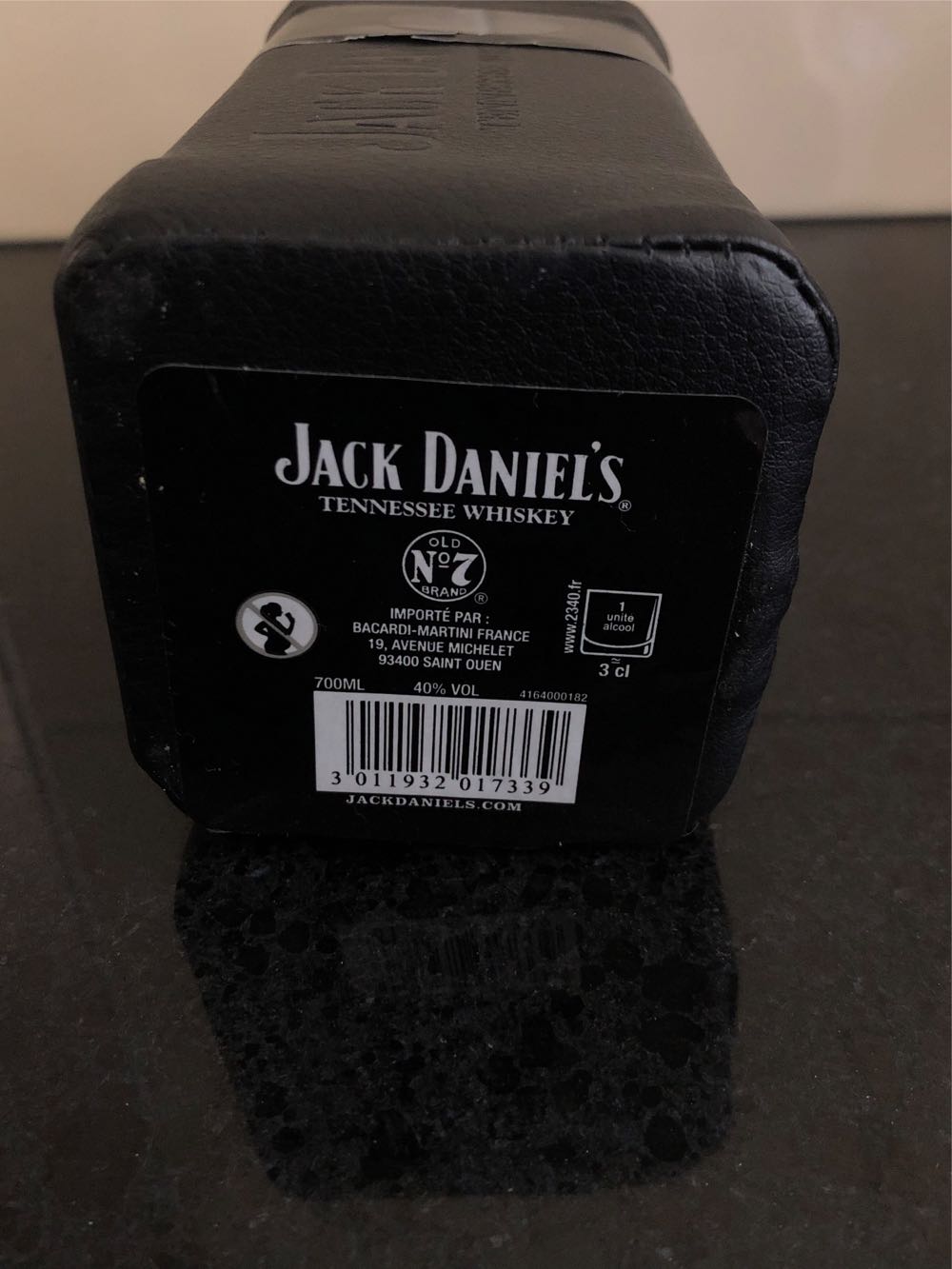 French LE Black Label - Jack Daniel’s Distillery, Lynchburg, TN (700 mL) alcohol collectible [Barcode 3011932017339] - Main Image 2