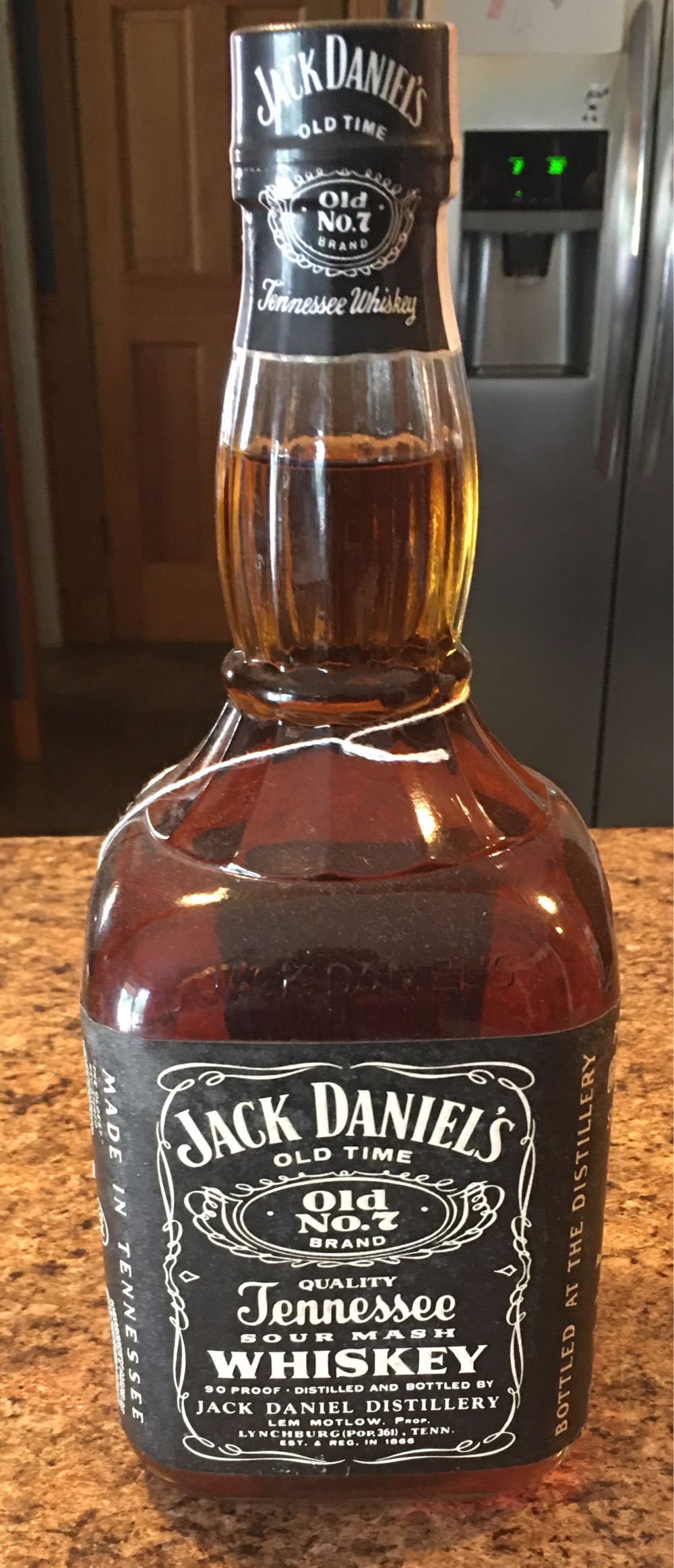 1986 Stubby Black Label - Jack Daniel‘s Distillery (1.75 L) alcohol collectible - Main Image 1