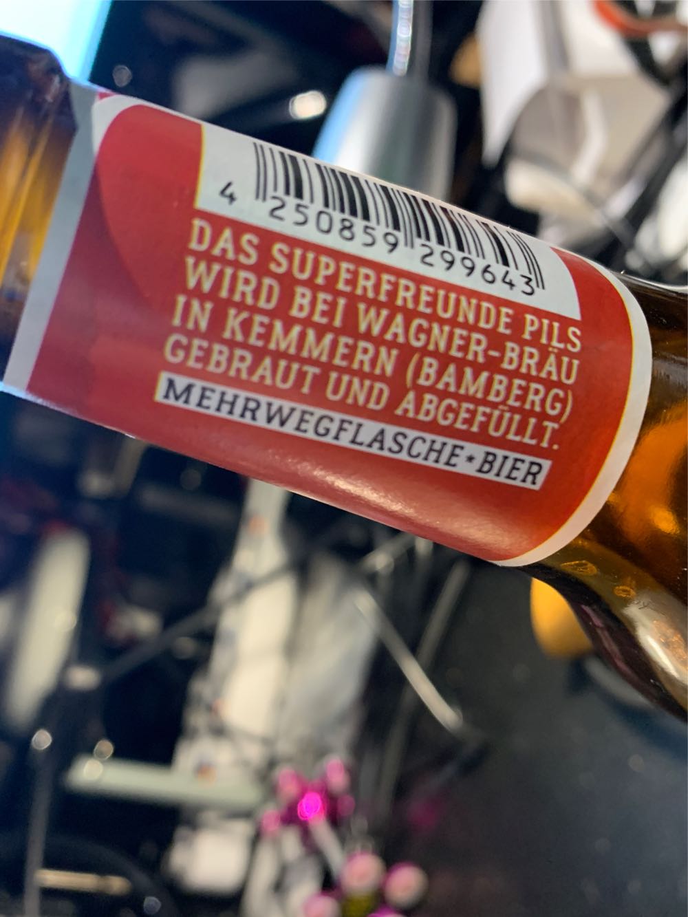 Pils Superfreunde Die Bierothek - Wagner Bräu (330 mL) alcohol collectible [Barcode 4250859299643] - Main Image 3