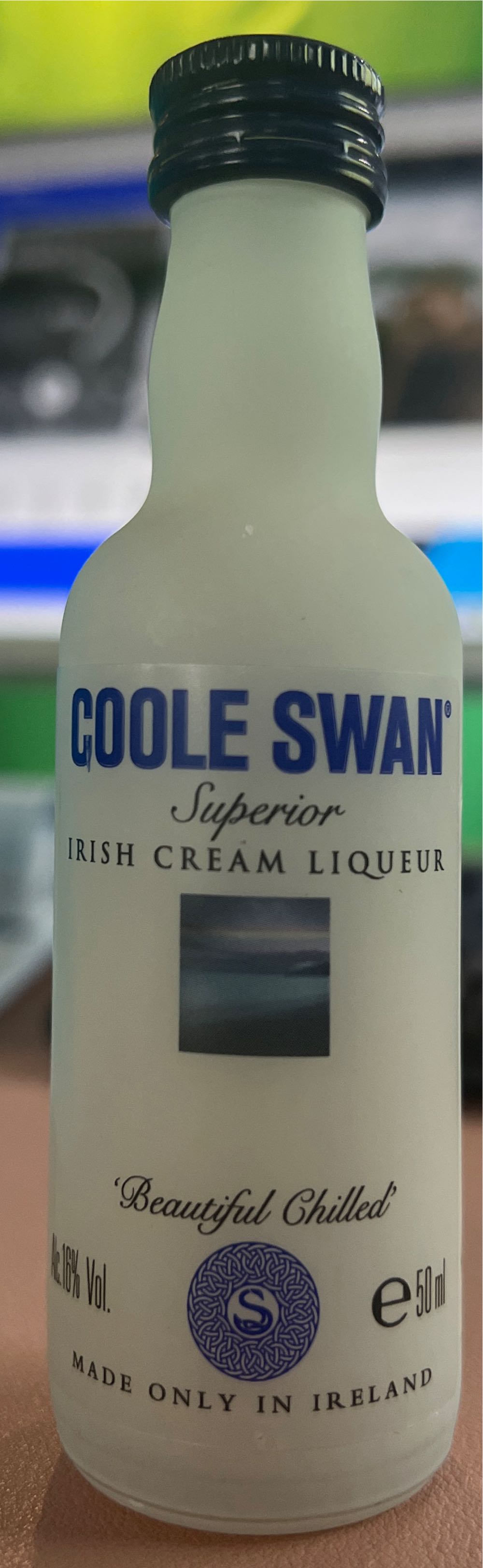 Coole Swan  (50 mL) alcohol collectible [Barcode 5391514740021] - Main Image 2