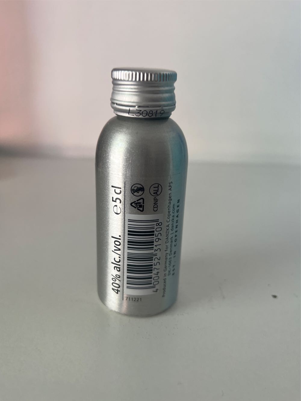 Danzka Apple Vodka - Danzka (50 mL) alcohol collectible [Barcode 4004752319508] - Main Image 2