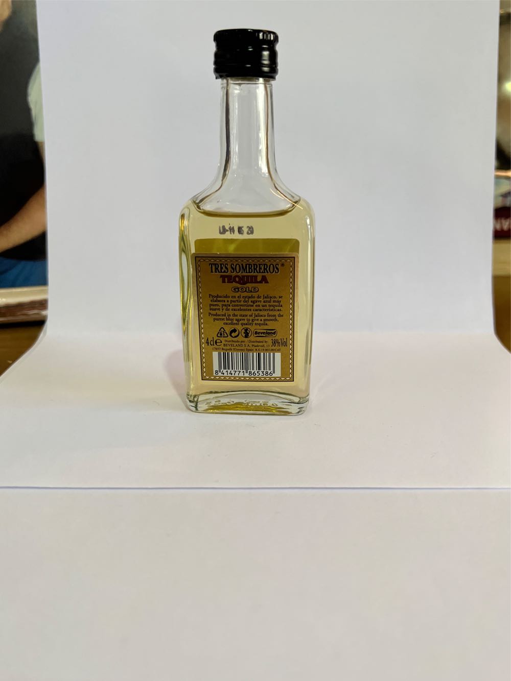 Tequila Tres Sombreros  (40 mL) alcohol collectible [Barcode 8414771865386] - Main Image 2