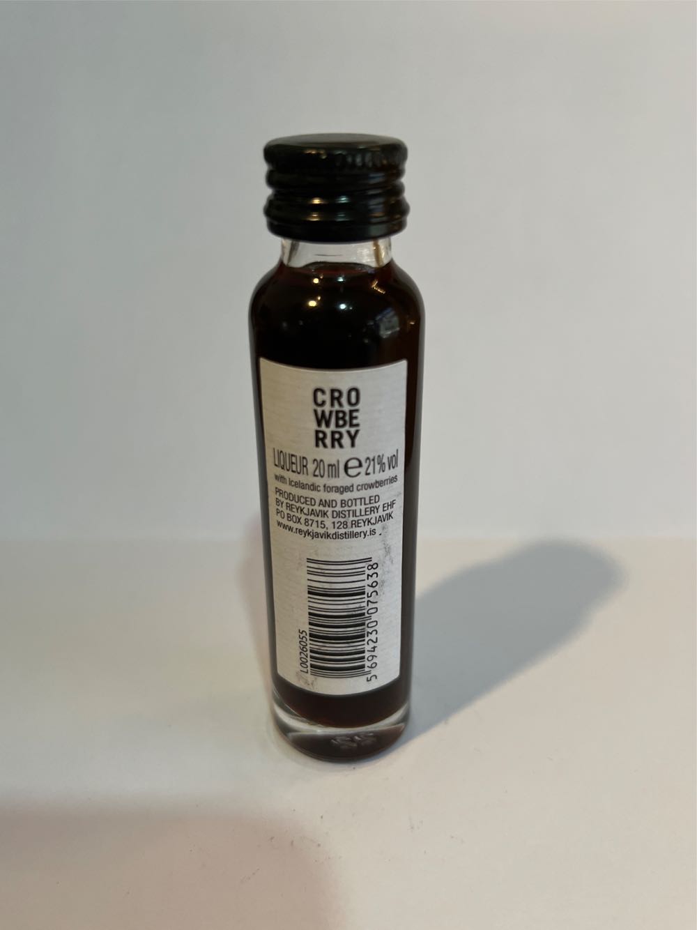 CROWBERRY Liqueur  (20 mL) alcohol collectible [Barcode 5694230075638] - Main Image 2