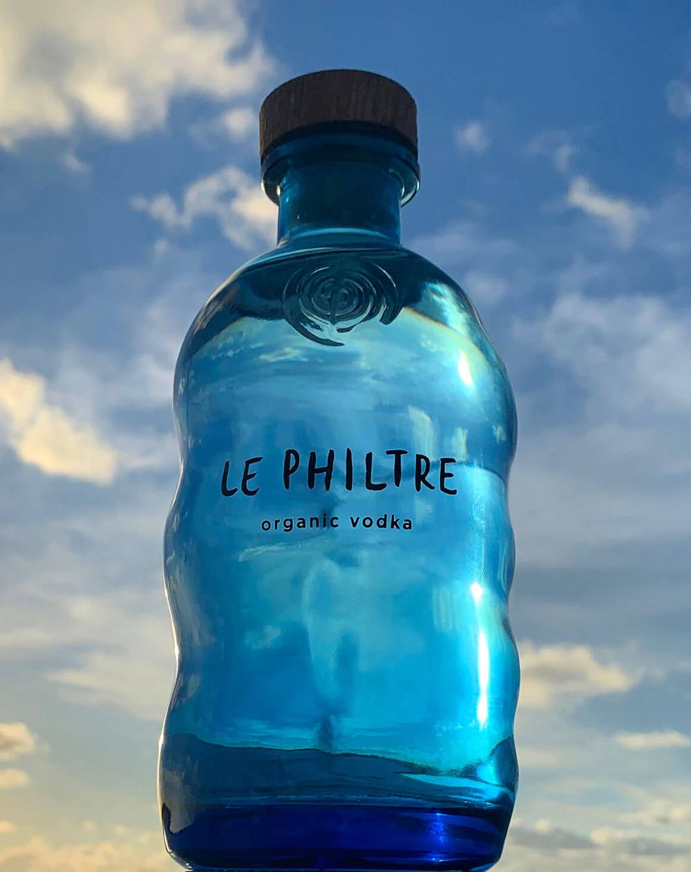 Le Philtre Organic Vodka - Maison Villevert (700 mL) alcohol collectible [Barcode 3770016265003] - Main Image 2