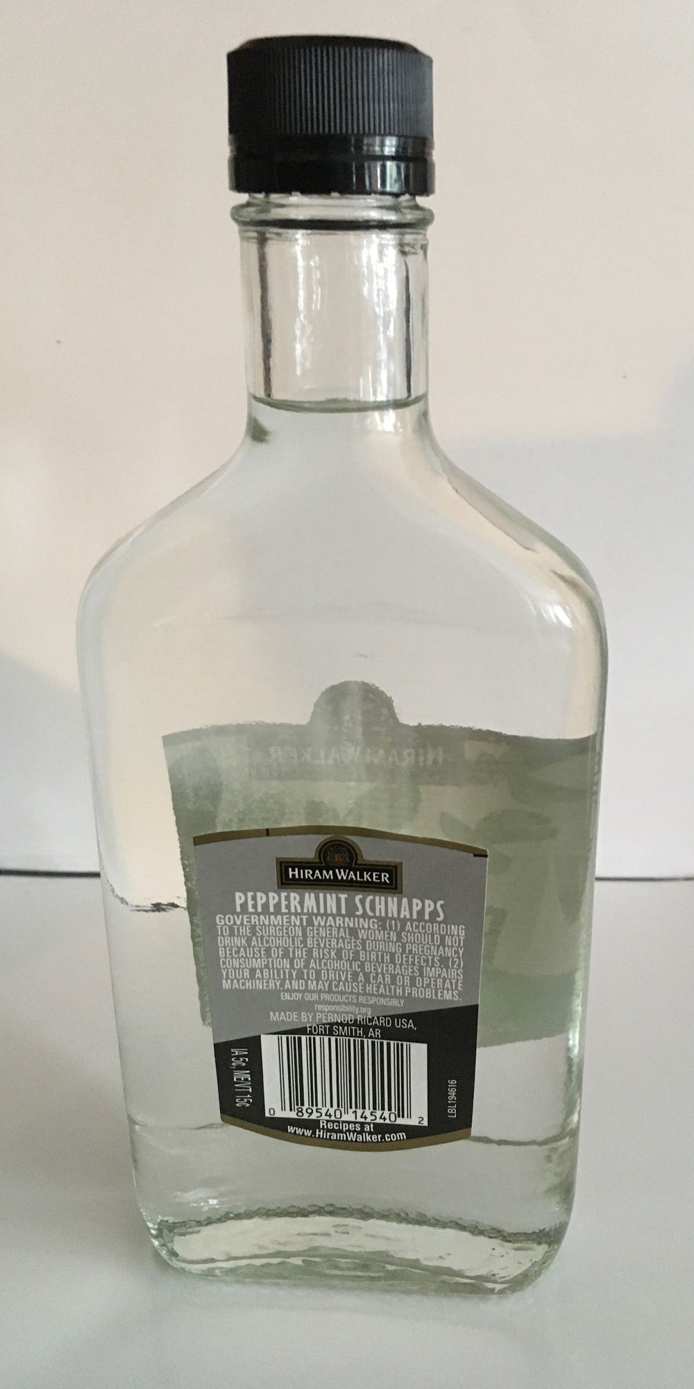 Schnapps - Hiram Walker Peppermint Schnapps  (375 mL) alcohol collectible [Barcode 089540145402] - Main Image 2