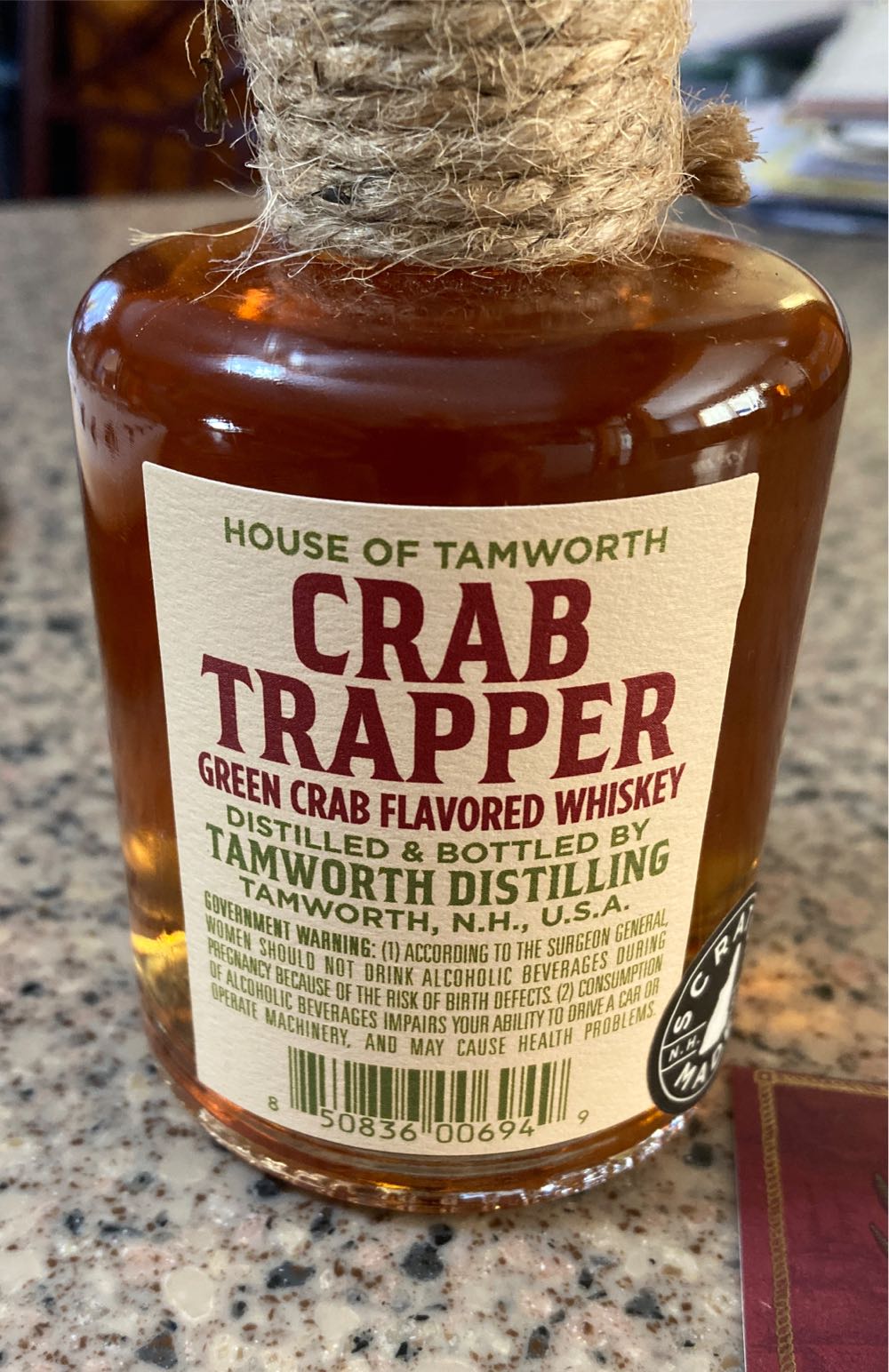 Tamworth Crab Trapper - Tamworth (200 mL) alcohol collectible [Barcode 850836006949] - Main Image 2