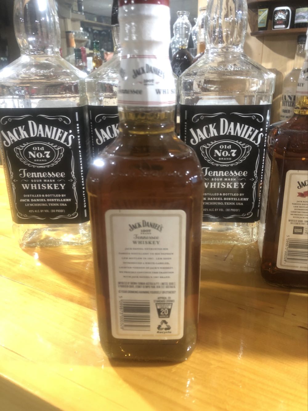 LIQUOR : 1907 White Label 1st Gen  (700 mL) alcohol collectible - Main Image 4