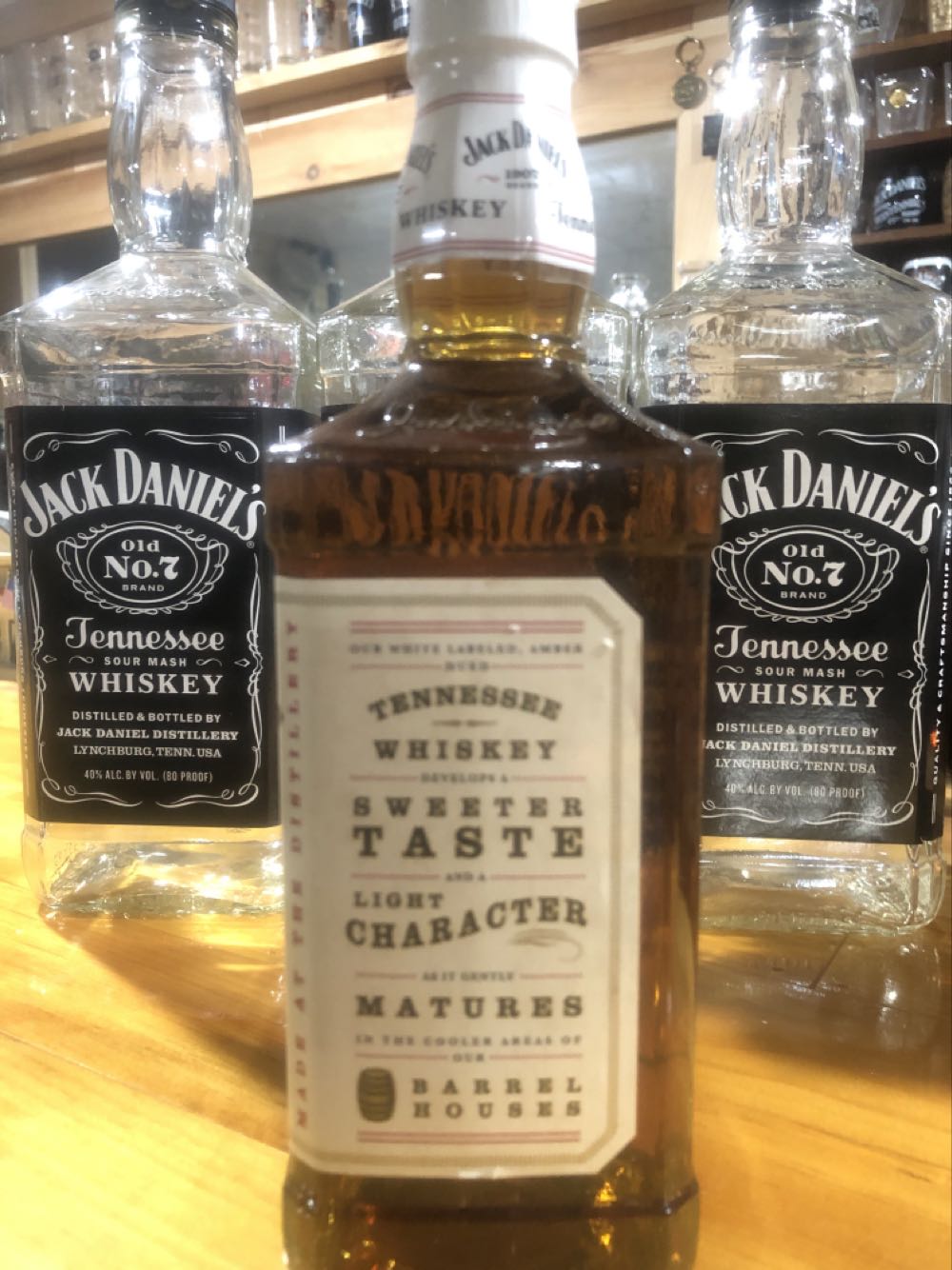 LIQUOR : 1907 White Label 3rd Gen  (700 mL) alcohol collectible - Main Image 3