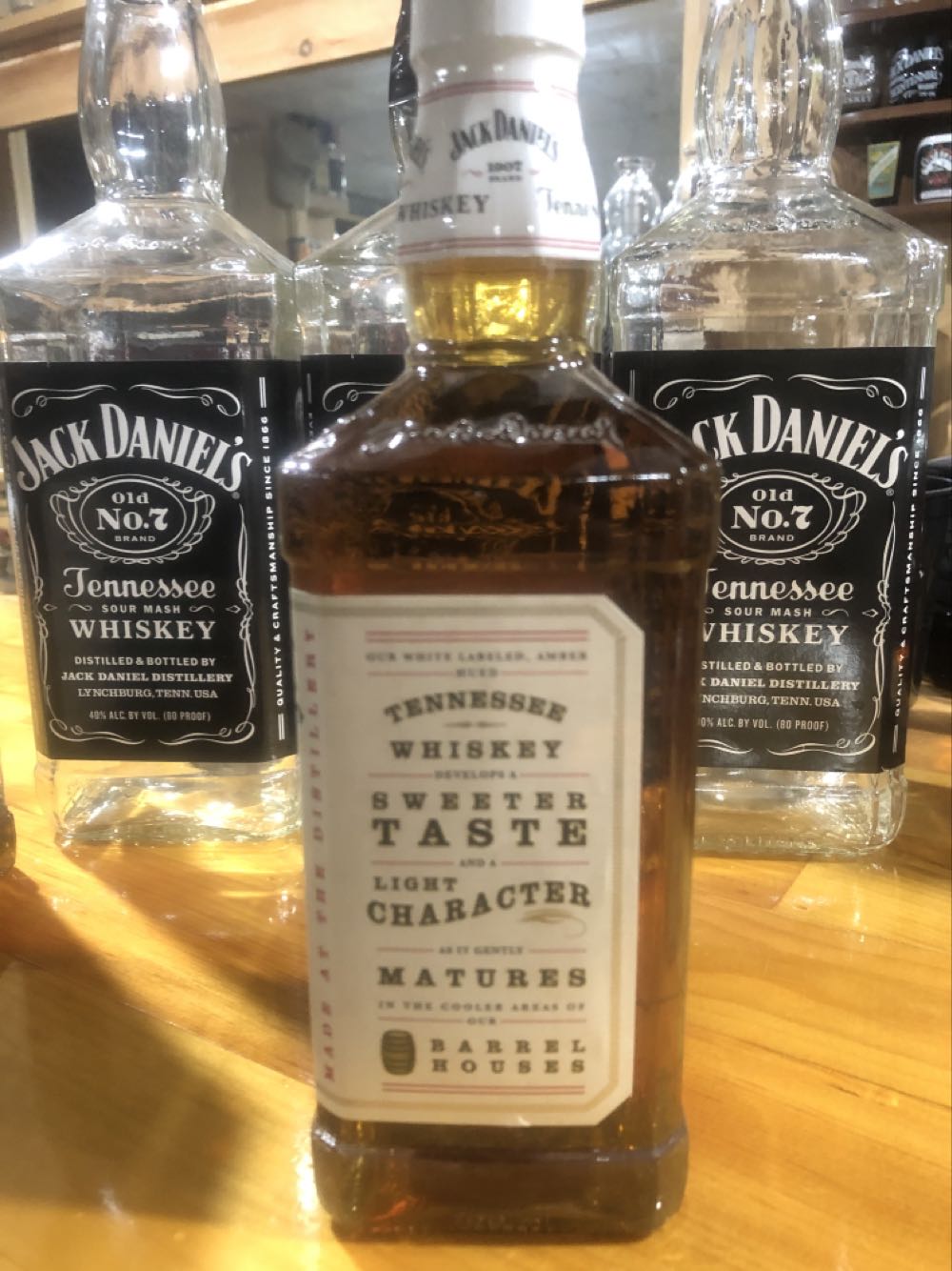 LIQUOR : 1907 White Label 4th Gen  (700 mL) alcohol collectible - Main Image 3