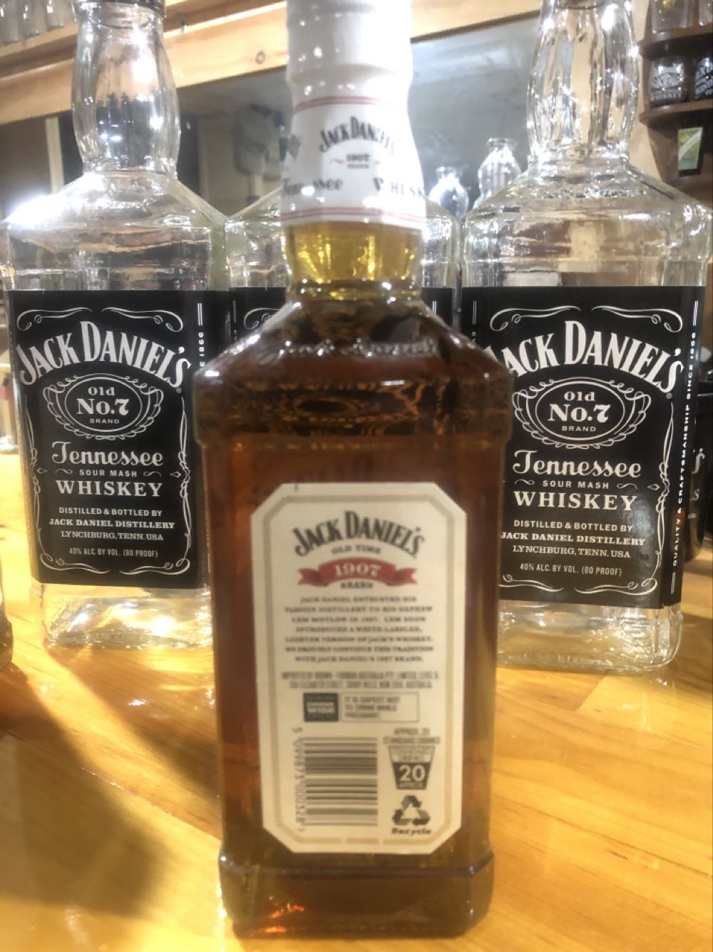 LIQUOR : 1907 White Label 4th Gen  (700 mL) alcohol collectible - Main Image 4