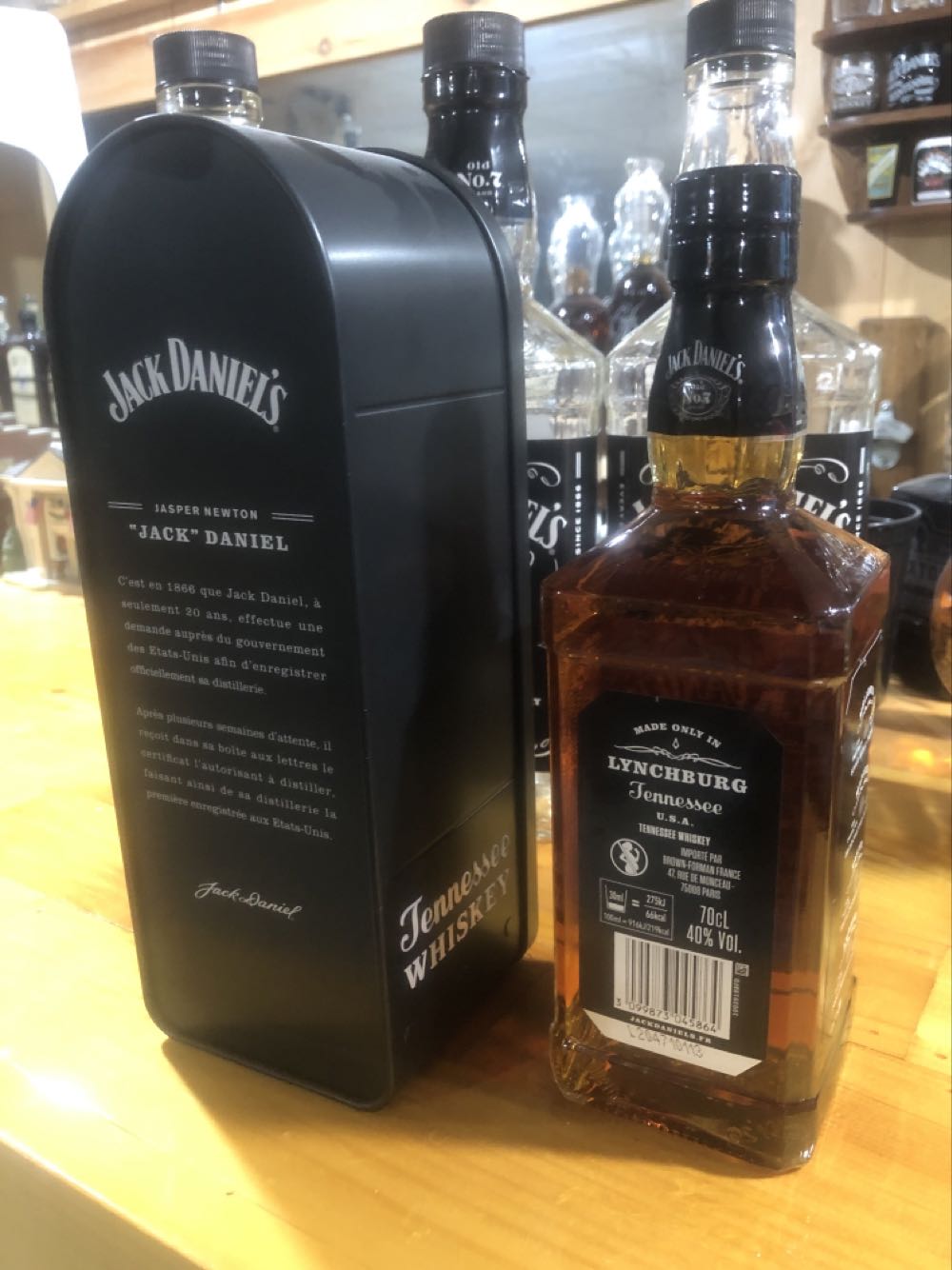 LIQUOR : Black Label Mailbox  (700 mL) alcohol collectible - Main Image 2