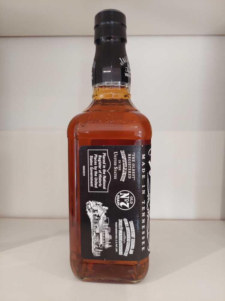 Jahresdose 2004  (700 mL) alcohol collectible - Main Image 4