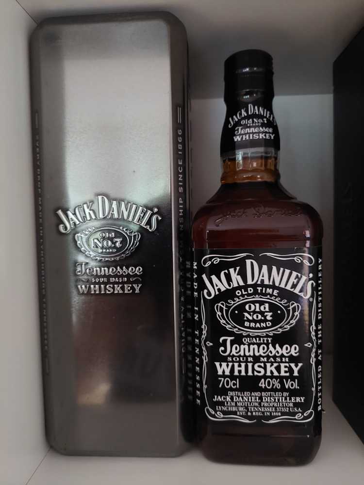 Jahresdose 2011  (700 mL) alcohol collectible - Main Image 1