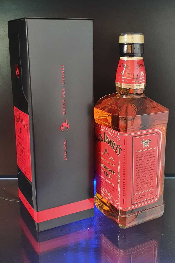 Jahresdose Voll Fire - Jack Daniels Distillery (700 mL) alcohol collectible - Main Image 3