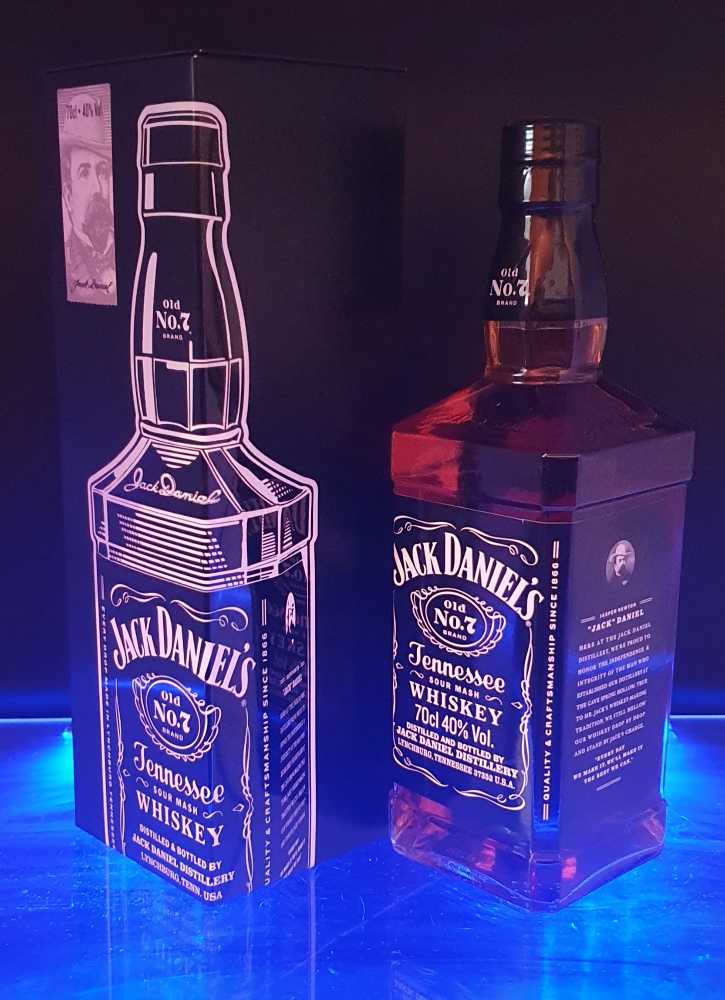 Jahresdose Voll Blacklabel - Jack Daniels Distillery (700 mL) alcohol collectible [Barcode 5099873045947] - Main Image 3