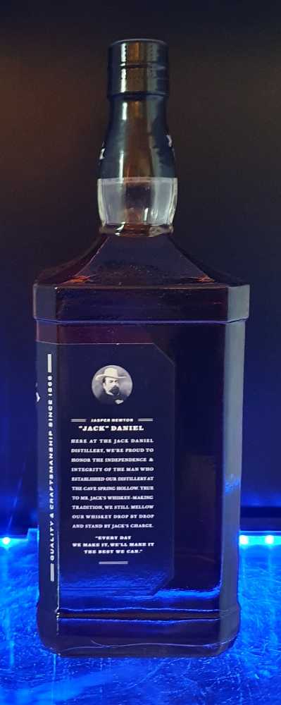 Black Label - 1.5l Inverted Label - Jack Daniels Distillery (1.5 L) alcohol collectible [Barcode 5099873089071] - Main Image 2