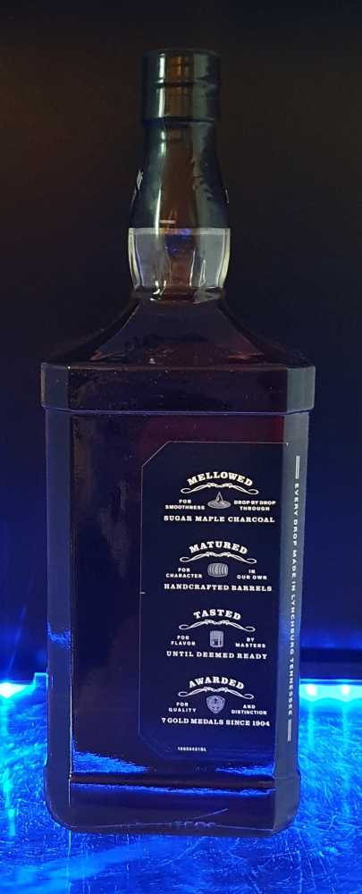 Black Label - 1.5l Inverted Label - Jack Daniels Distillery (1.5 L) alcohol collectible [Barcode 5099873089071] - Main Image 3