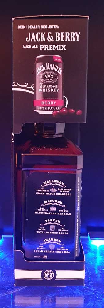 Black Label &Russian Wild Berry Flasche - Jack Daniels Distillery (700 mL) alcohol collectible [Barcode 5099873221808] - Main Image 2