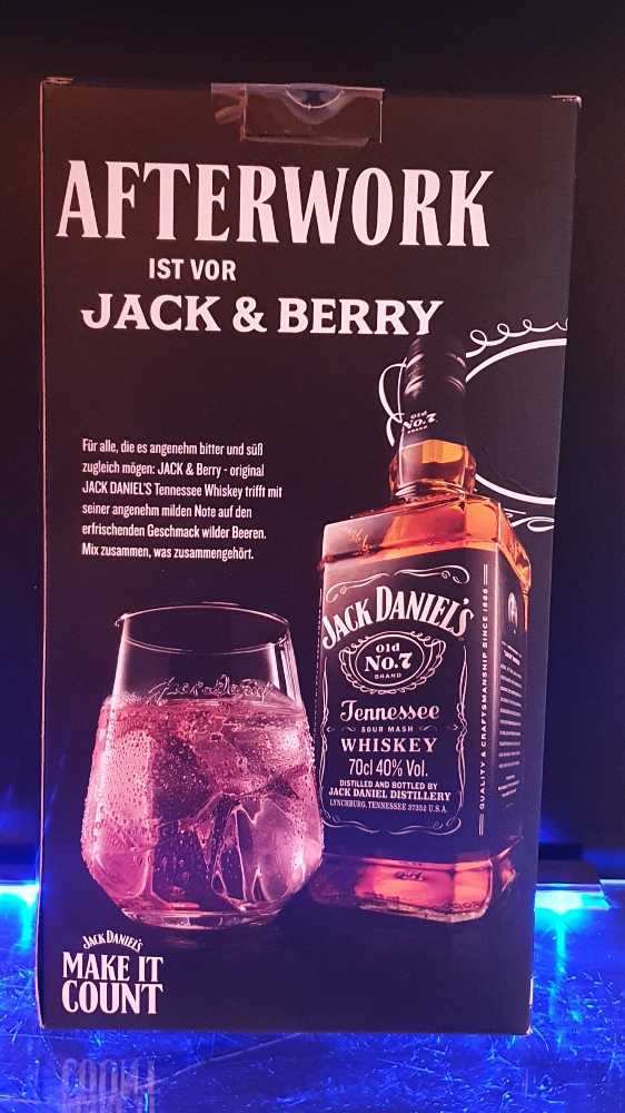 Black Label &Russian Wild Berry Flasche - Jack Daniels Distillery (700 mL) alcohol collectible [Barcode 5099873221808] - Main Image 4