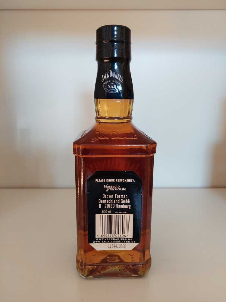 Black Label  (500 mL) alcohol collectible - Main Image 2
