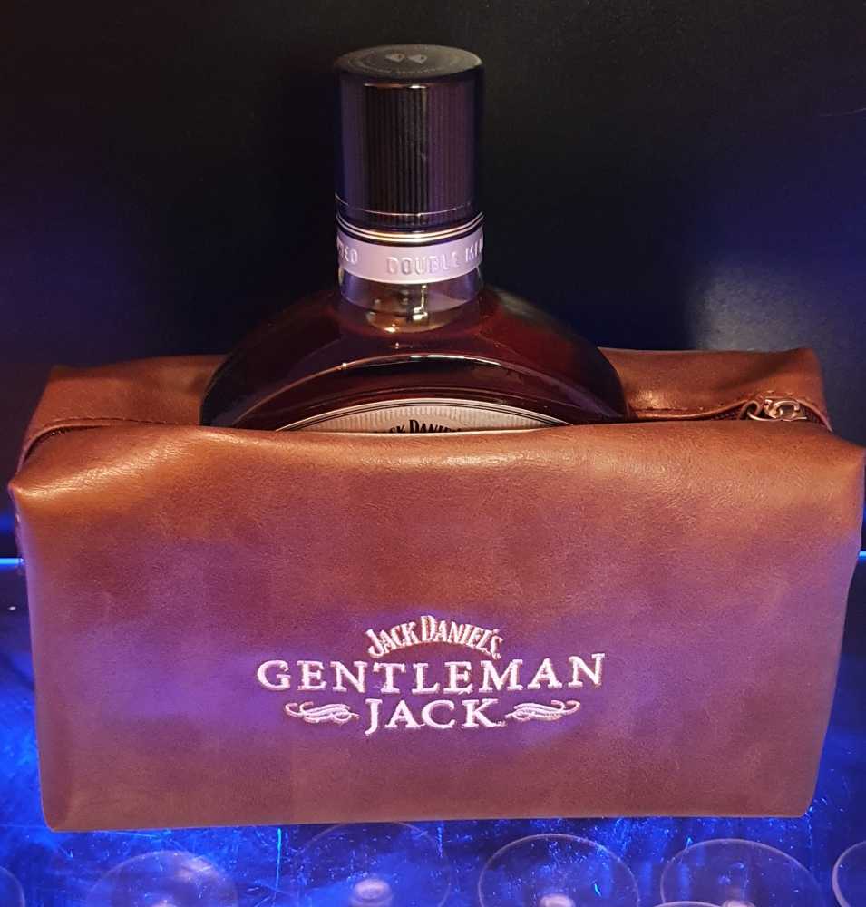 Geschenkset Kulturbeutel - Jack Daniels Distillery (700 mL) alcohol collectible - Main Image 2