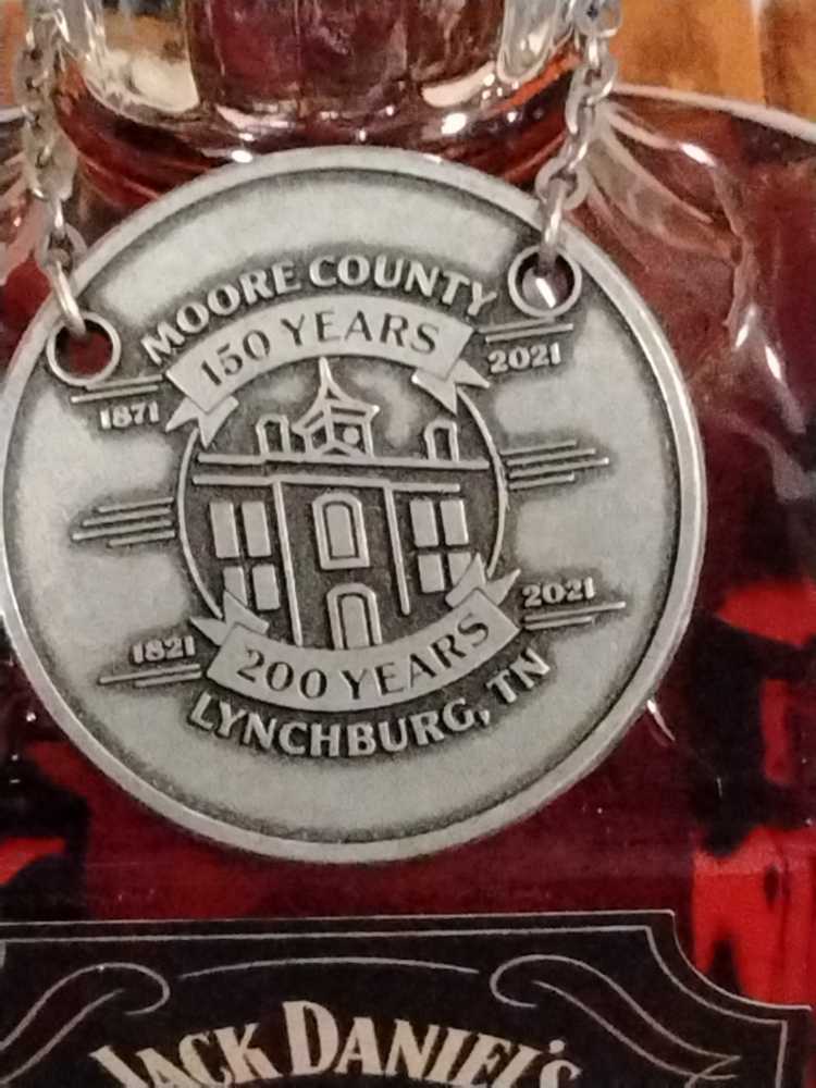 Single Barrel Select Chrismass in Lychburg 12-1-25 - Jack Daniel Distillery (750 mL) alcohol collectible - Main Image 4