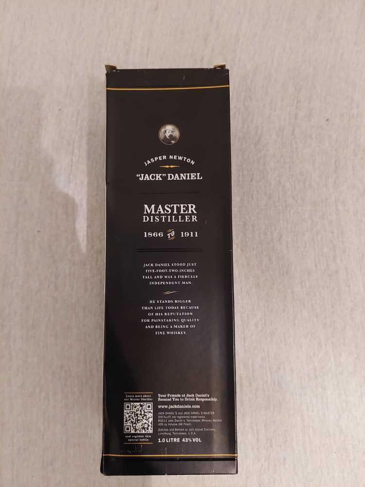 Master Distiller #1  (1000 mL) alcohol collectible - Main Image 2