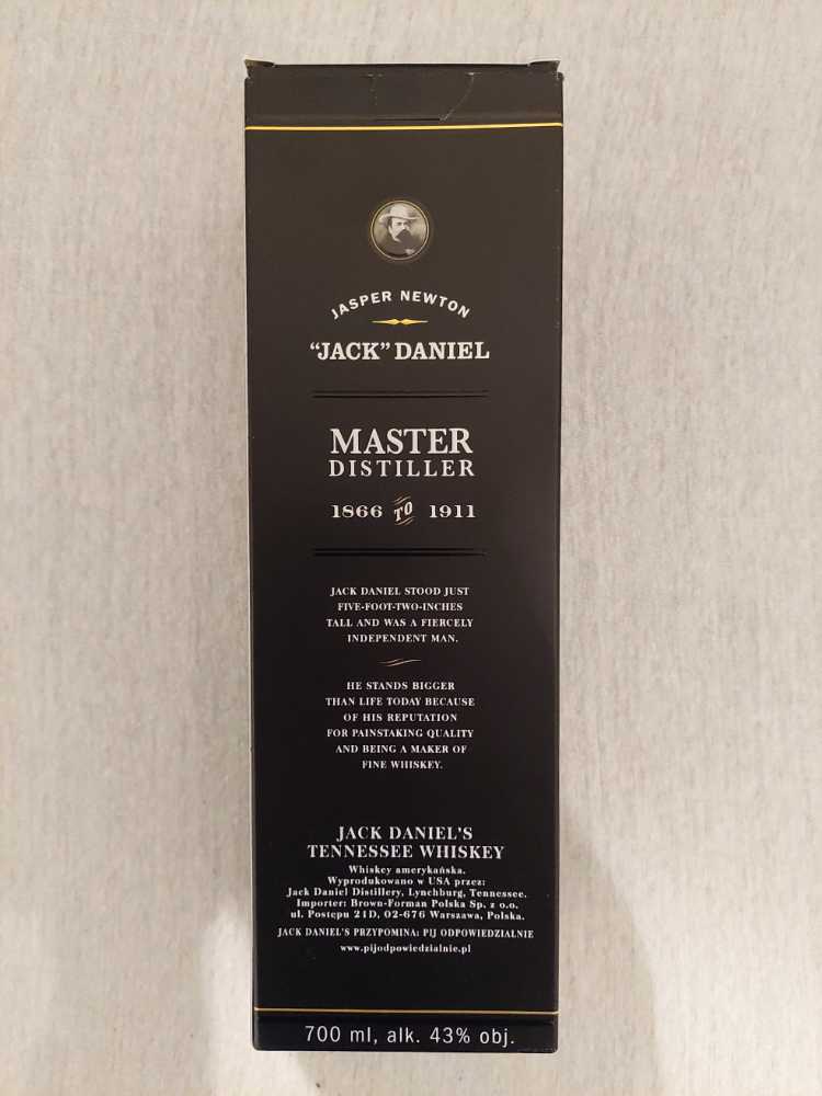 Master Distiller #1  (700 mL) alcohol collectible - Main Image 2