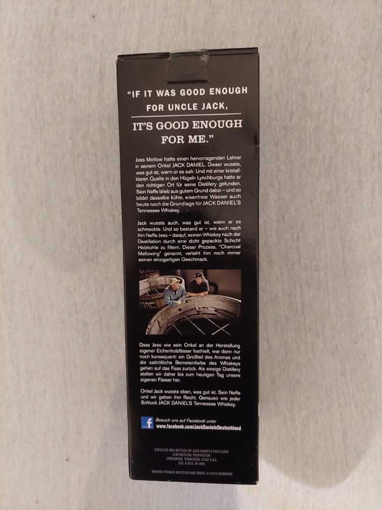 Master Distiller #2 +Glas  (700 mL) alcohol collectible - Main Image 2