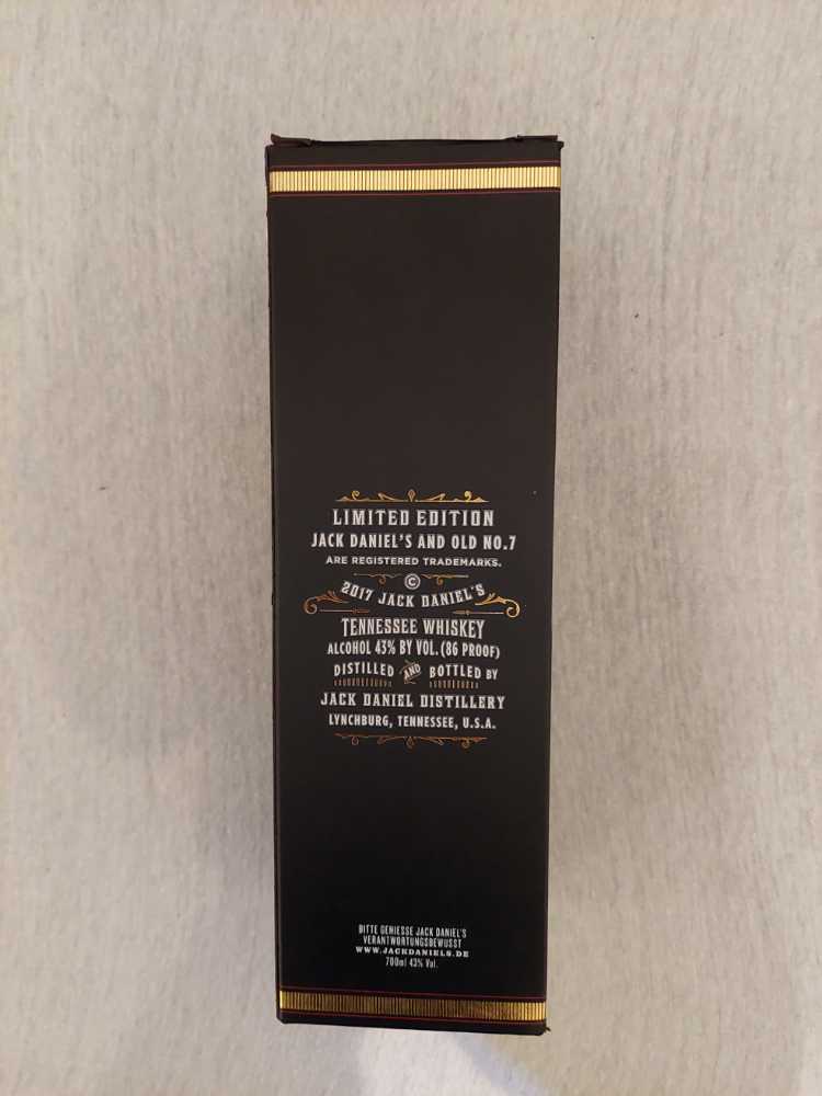 Red Dog Saloon  (700 mL) alcohol collectible - Main Image 2